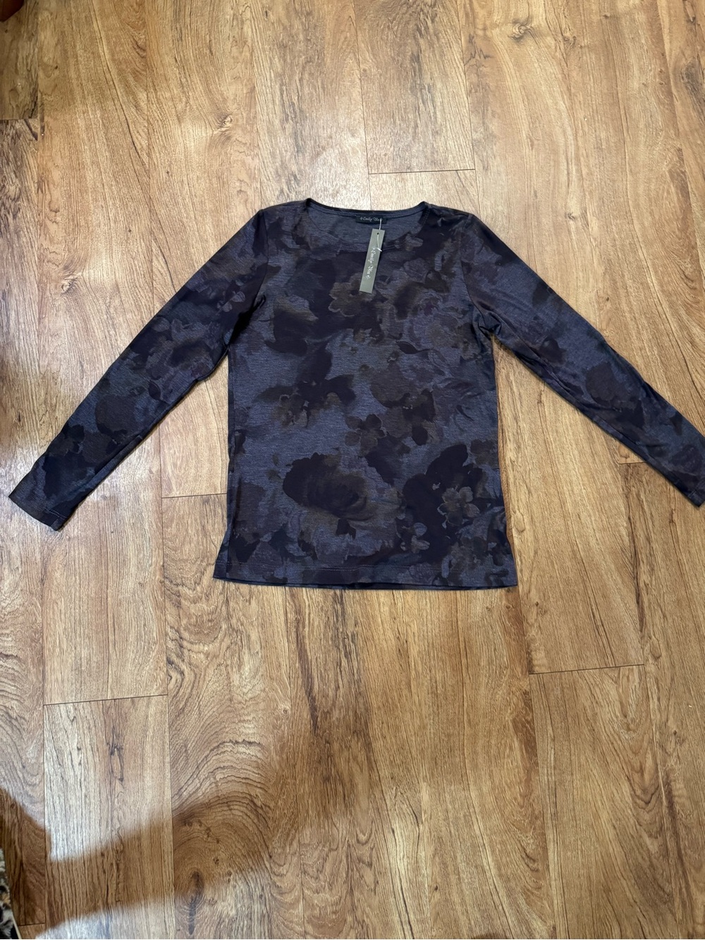 NWT Emily Blu Gray Floral Long Sleeve Top Medium Made in USA Crewneck Tee